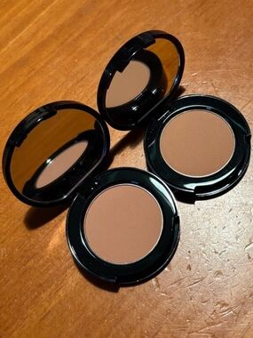 2 Bobbi Brown Bronzing Powders - Golden Light